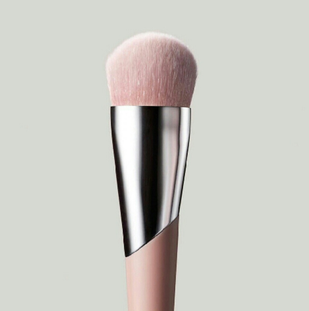 NWOB Fenty Full Bodied Foundation Brush